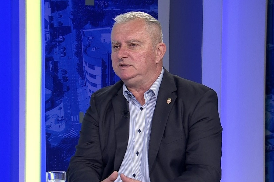 KARAMATIĆ PRED KAMERAMA: “Nikad niko od nas koji živimo u BiH nije pitao kakvu zemlju želimo” (VIDEO)