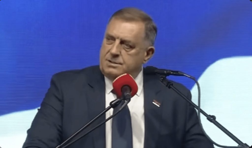 Dodik otkrio ko mu je donosio platu dok je bio pod sankcijama SAD Dodik otkrio ko mu je donosio platu dok je bio pod sankcijama SAD