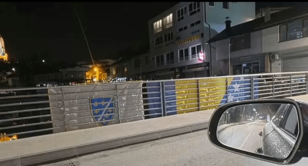 Brza reakcija: Ljiljani vraćeni na most u Kiseljaku, postavljena i državna zastava BiH