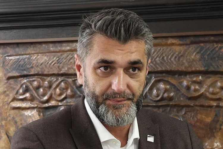 Suljagić tvrdi da se sprema nova akcija protiv Memorijalnog centra: „Transporteri, specijalci s maskama i kamere“