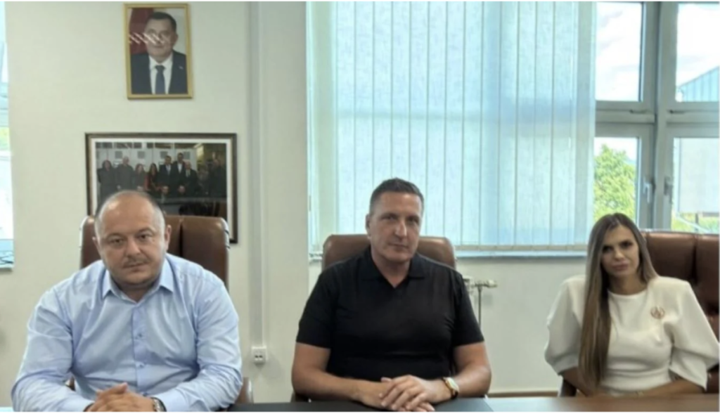 Veličala zločinca Mladića pa ostala bez posla u Sarajevu: Nedeljko Elek je sada „nagrađuje“ stalnim zaposlenjem