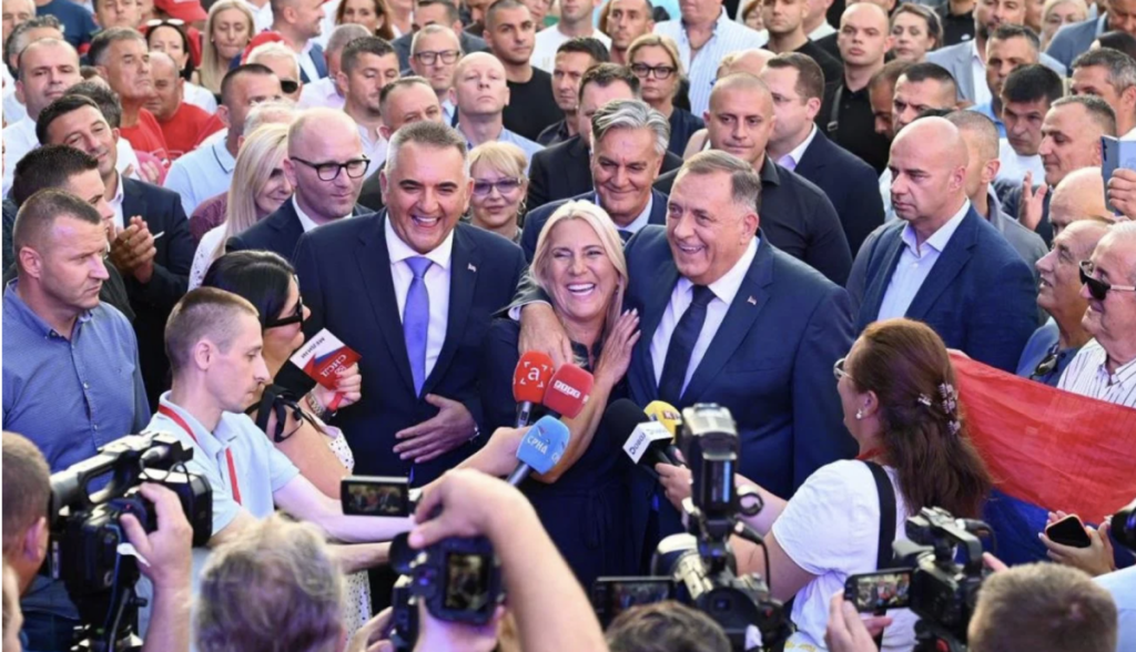 Dodik skandaloznim govorom započeo kampanju SNSD-a: “Smeta nam granica na Drini i radimo na tome da ne postoji” Dodik skandaloznim govorom započeo kampanju SNSD-a: “Smeta nam granica na Drini i radimo na tome da ne postoji”