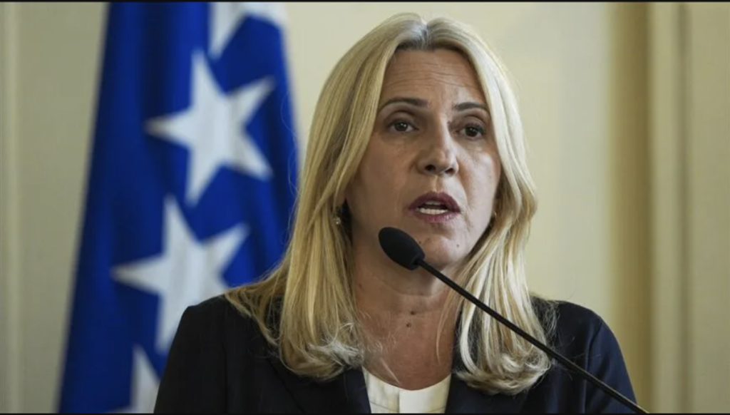 “SVE JE VEĆ BILO KASNO”: Blagojević o potezu Željke Cvijanović koji bi mogao skupo koštati Republiku Srpsku "SVE JE VEĆ BILO KASNO": Blagojević o potezu Željke Cvijanović koji bi mogao skupo koštati Republiku Srpsku