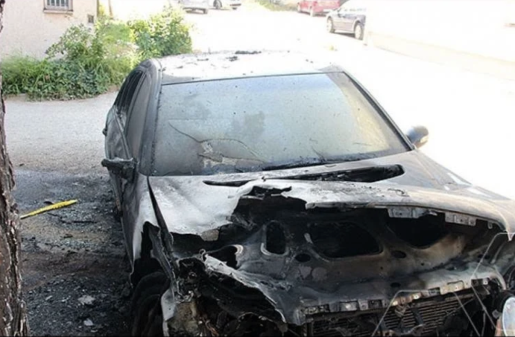 Požar u Tesliću: Bošnjačkom odborniku izgorjeli auto i garaža, ranije se suprotstavio Dodikovom priznanju Požar u Tesliću: Bošnjačkom odborniku izgorjeli auto i garaža, ranije se suprotstavio Dodikovom priznanju