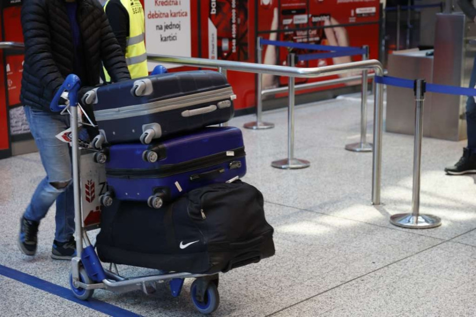 VAŽNE VIJESTI ZA DIJASPORU: Nova pravila EU mijenjaju način naplate ručnog prtljaga u avionima