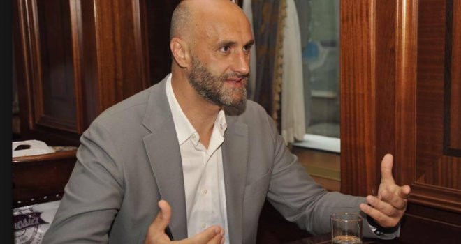 Efendija Velić podijelio emotivnu priču o Džekinom oproštaju: Njegov sin dobio dres