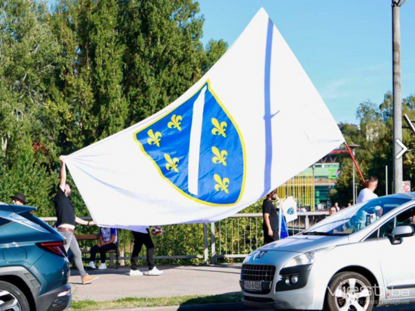 Hapšenja u bh. gradu, pijan uklanjao zastave s ljiljanima