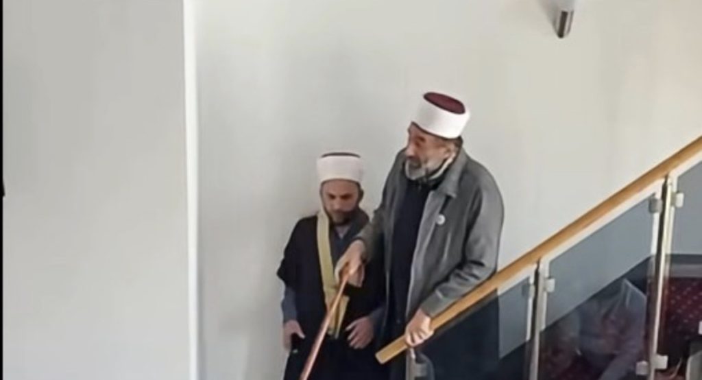 Incident na džumi u Beogradu: Bivši muftija Jusufspahić nije dao lokalnom imamu da održi hutbu