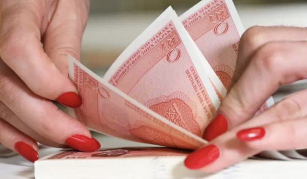 Porodiljama u FBiH greškom isplaćeno po 2.000 KM, ministarstvo traži da vrate novac