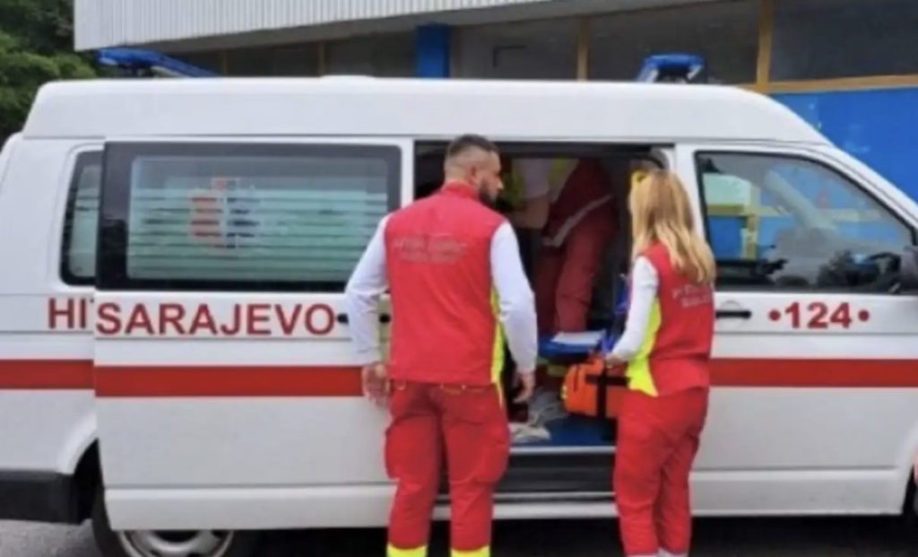 Nesreća u Sarajevu: Sa zgrade u izgradnji pala oplata na tri osobe, među njima je i dijete