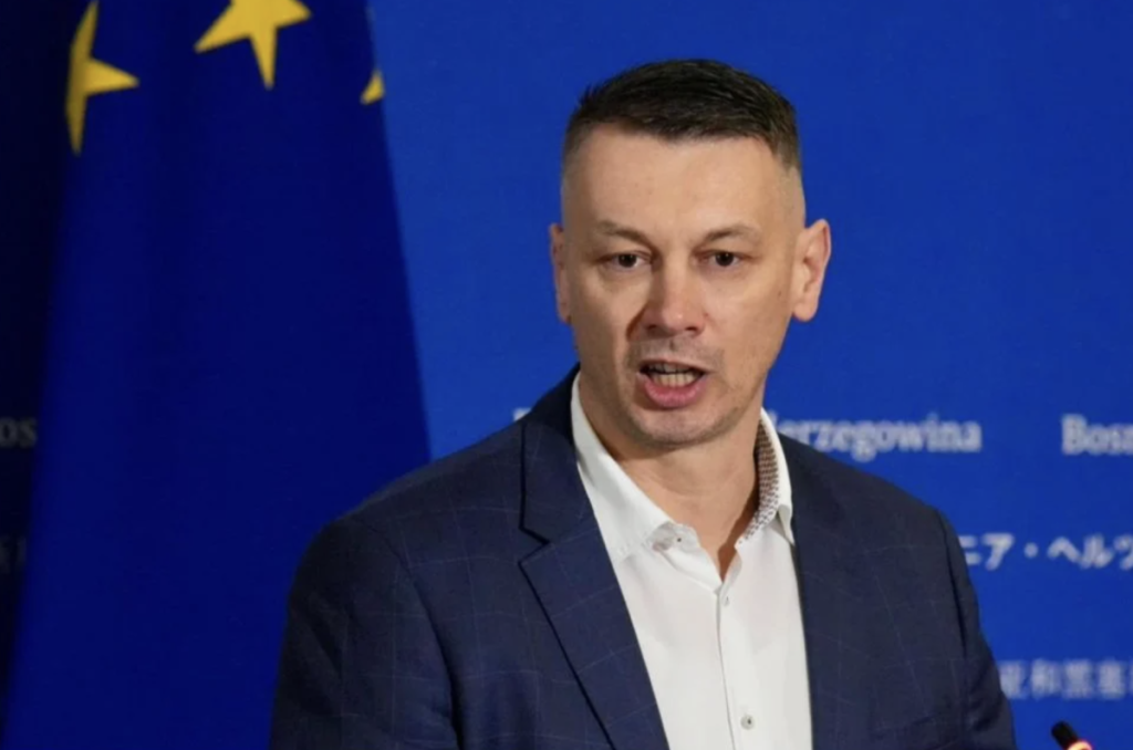 Evo ko dolazi na njegovo mjesto ako Nenad Nešić odbije mandat u Parlamentu BiH Evo ko dolazi na njegovo mjesto ako Nenad Nešić odbije mandat u Parlamentu BiH