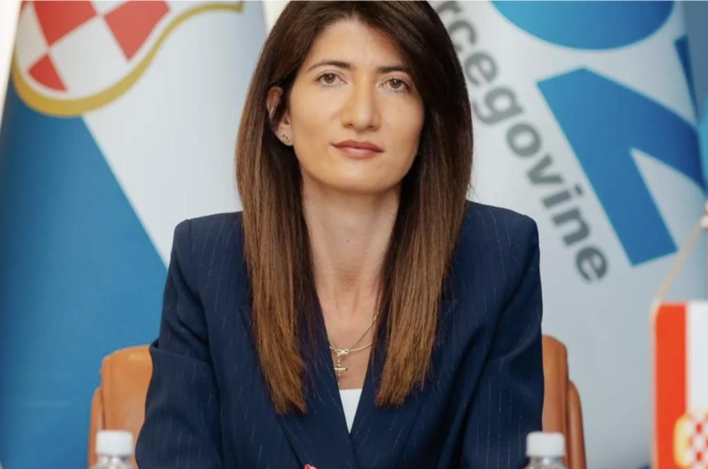 Darijana Filipović donosi veliki zaokret u Predsjedništvu: Ovo je njena prva odluka o… Darijana Filipović donosi veliki zaokret u Predsjedništvu: Ovo je njena prva odluka o...